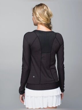 Lululemon Run for Gold Black Luxtreme Striped Long-Sleeve Thumholes Top 4
